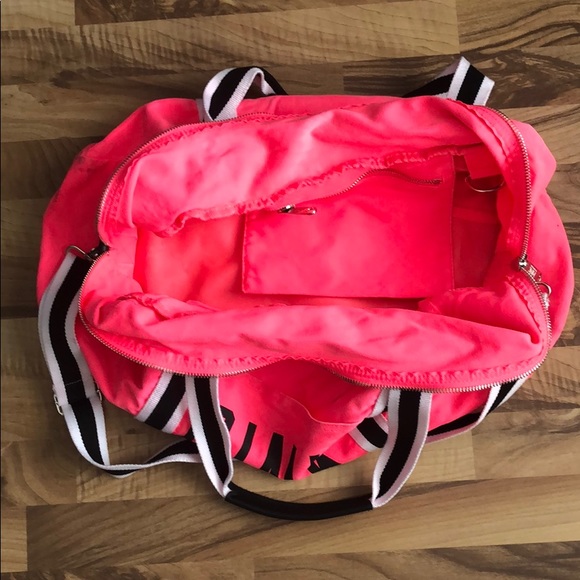 Victoria Secret PINK duffle bag - Picture 2 of 10
